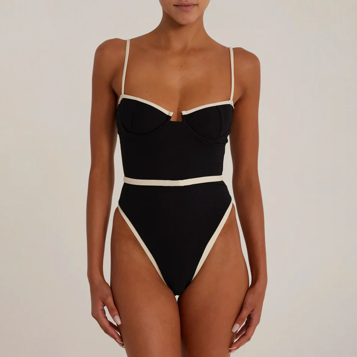Sculpted Elegance Hatlı Tek Parça Mayo