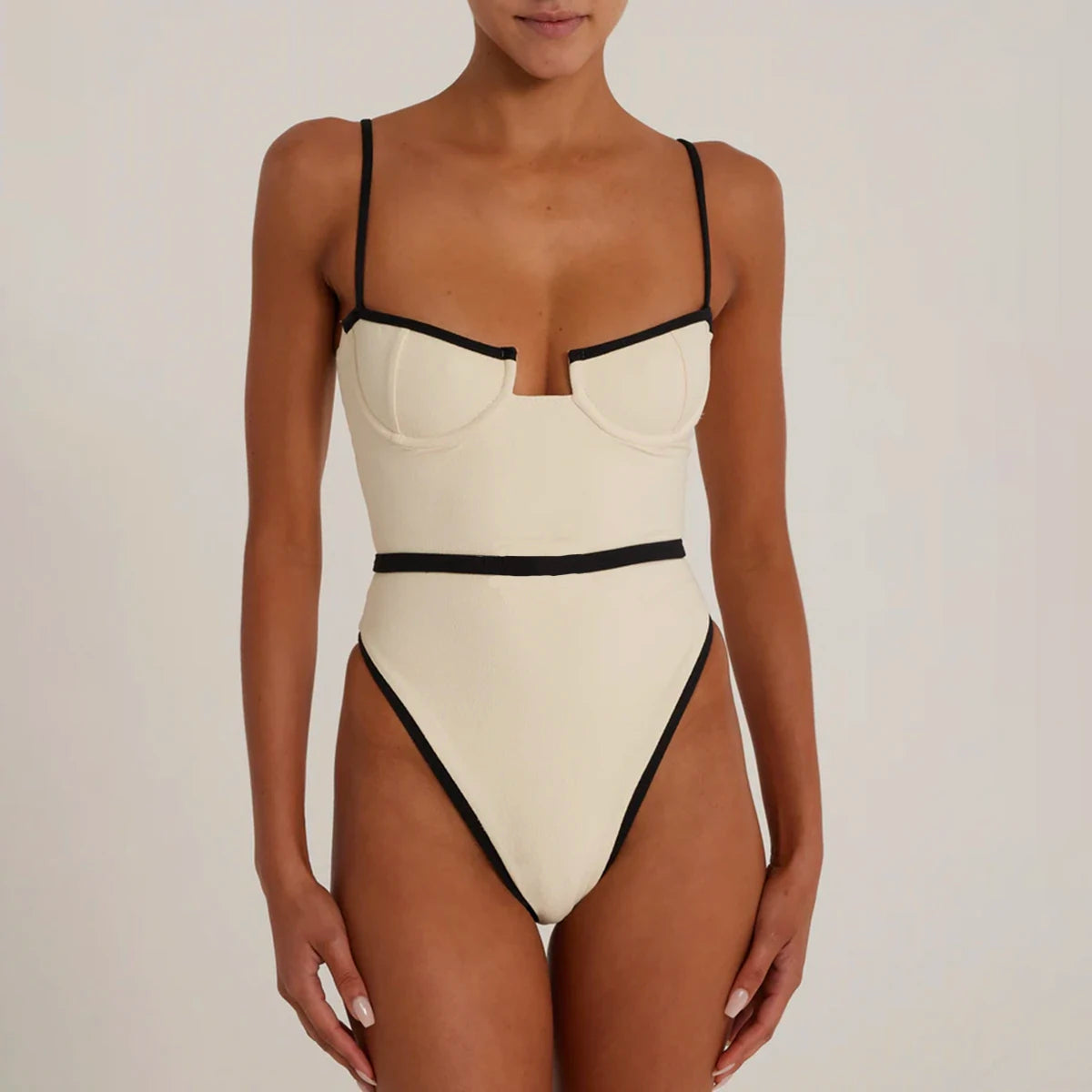 Sculpted Elegance Hatlı Tek Parça Mayo
