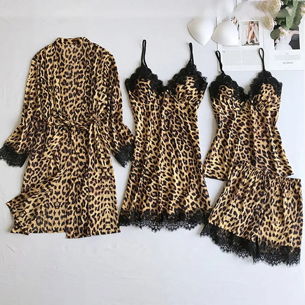 Leopar Desenli Dantel Detaylı Saten  Set